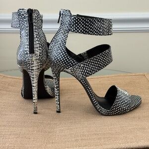 STEVE MADDEN Milyah Heels | Women's Size 8 | Black & White